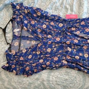 Xhiliration Women's Royal Blue Floral Flutter Sleeve Faux Wrap Mini Dress size M
